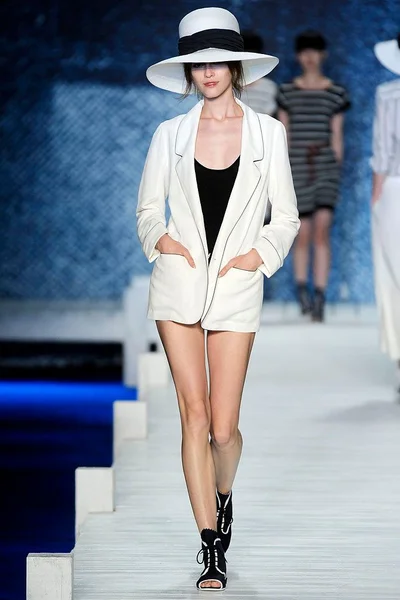 Look 28